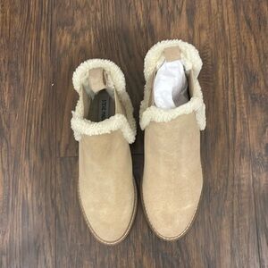 NIB Women Steve Madden Tan Suede Booties Size 8.5